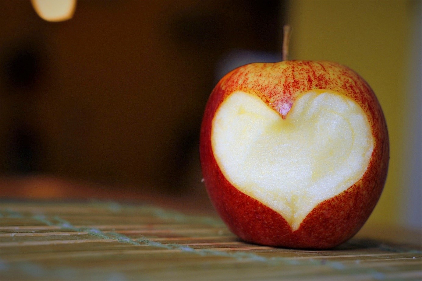 Apfel essen: Fit in den Herbst